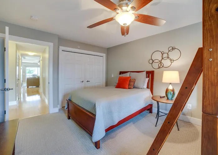 Idyllic New Buffalo Condo: Walk To Beach & Shops!