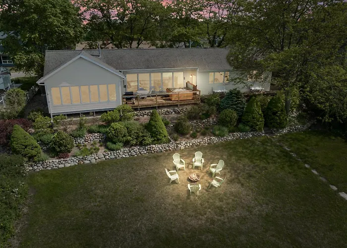 Lake Michigan Getaway By Juniper Holiday + Home